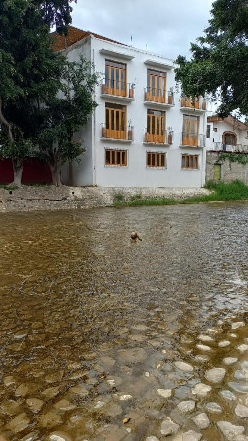 Santa Cecilia Hotel *