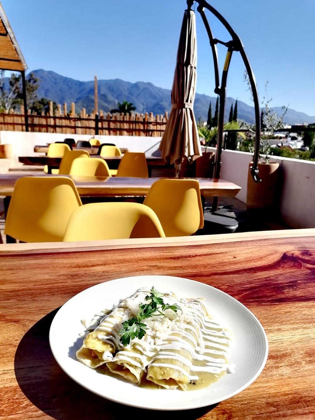 Santa Cecilia Hotel *